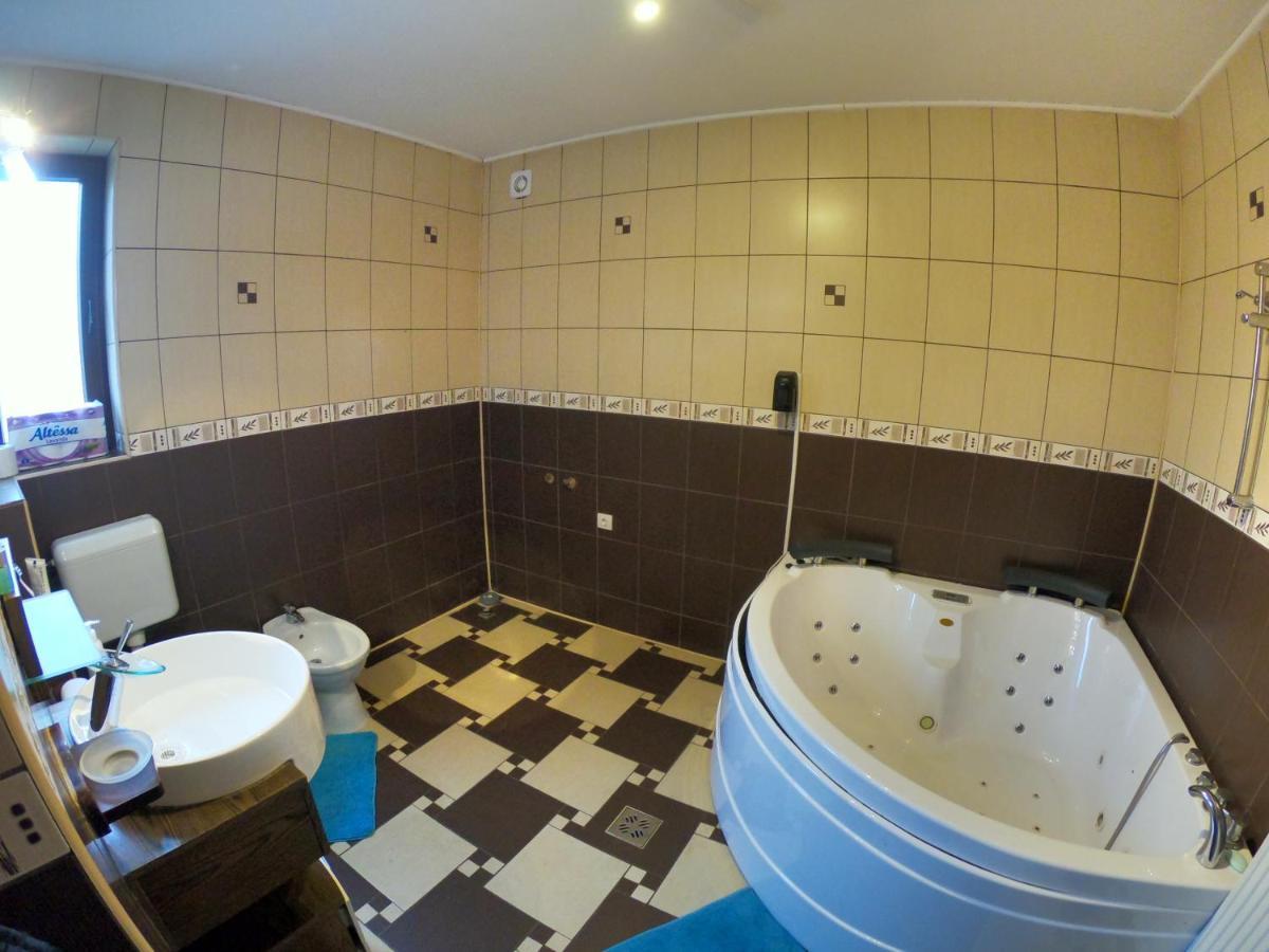 Anuta Hotel Breáza Kültér fotó